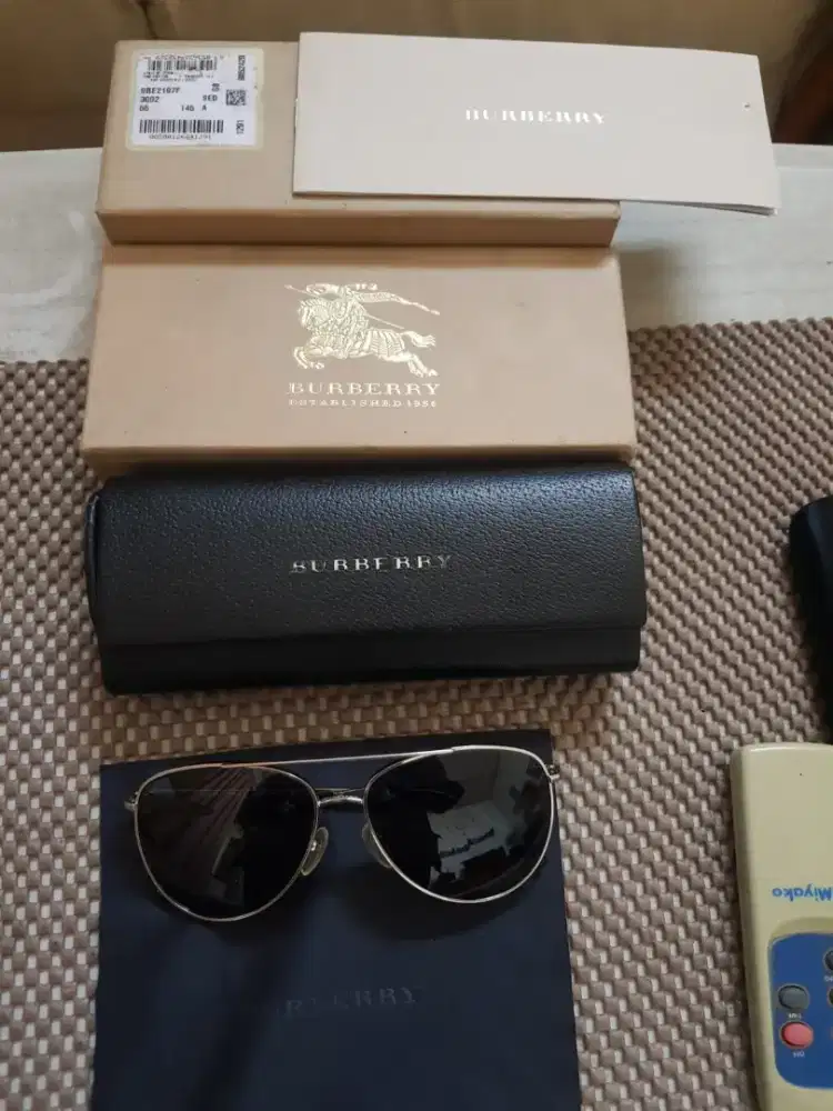 Kacamata aviator burberry unisex