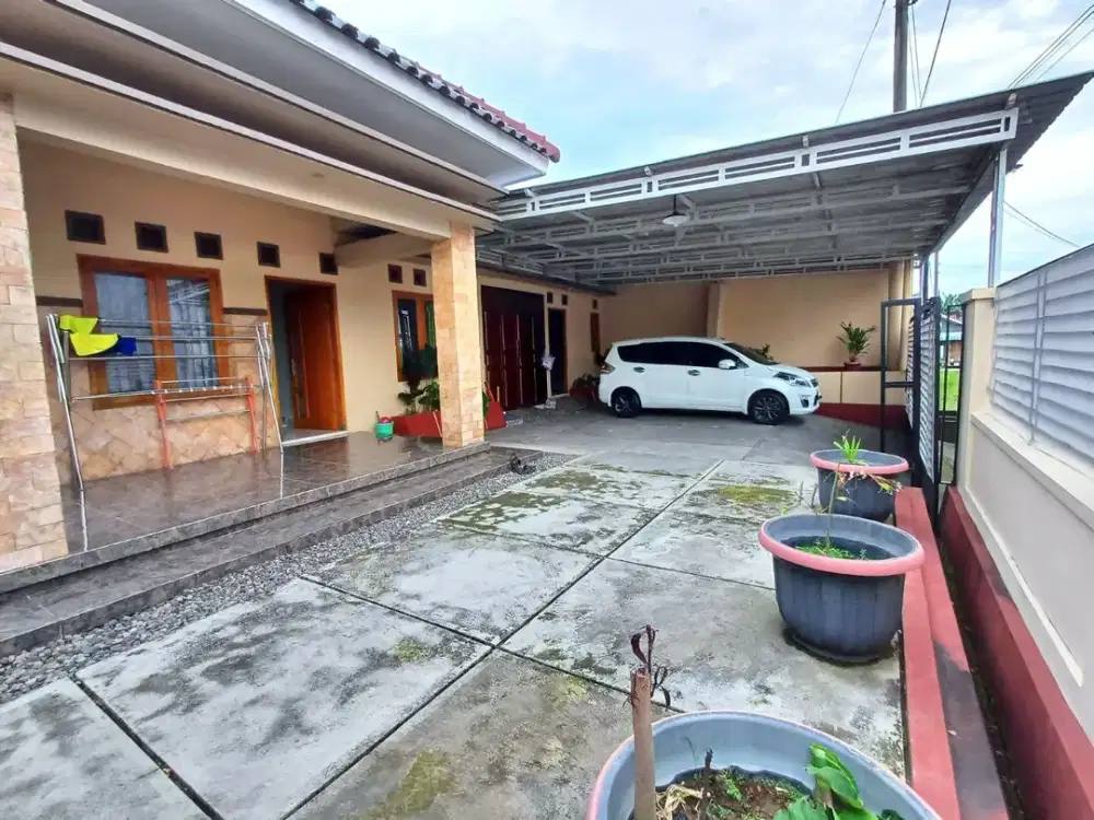 Rumah Luas Asri Di Teras Boyolali Halaman Luas dekat Jl. Solo Boyolali