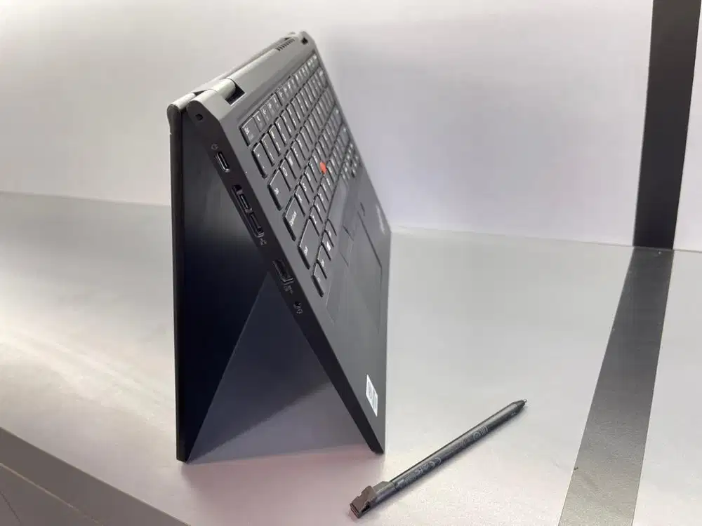 Laptop lenovo thinpad yoga core i5 spek dewa like new kyk baru