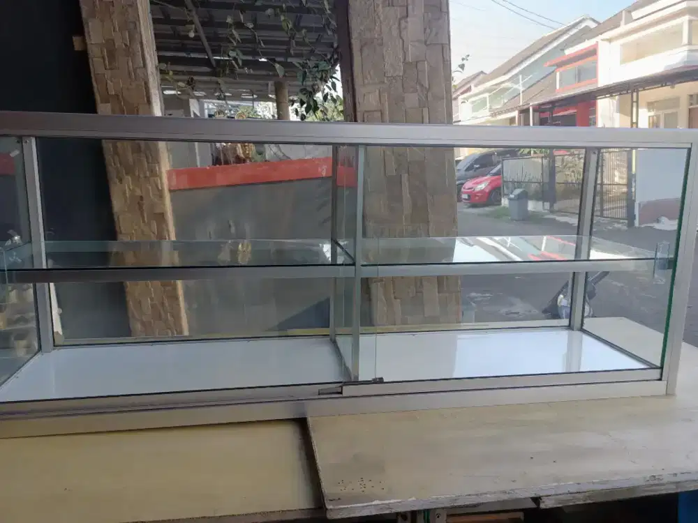 Dijual Cepat Etalase Bahan kuat