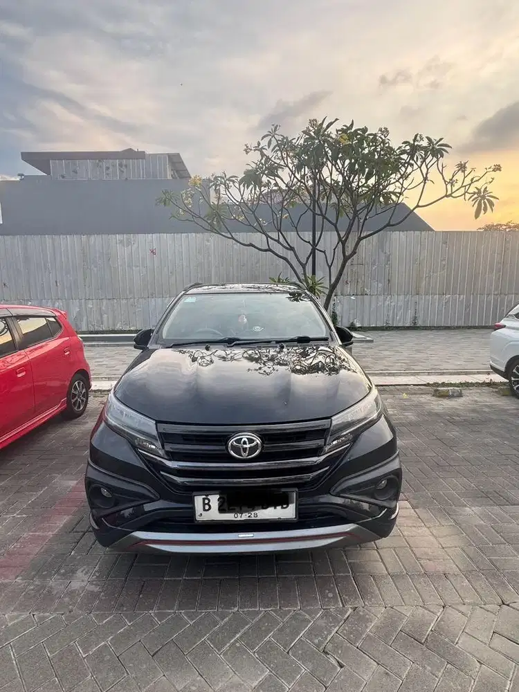 Dijual Toyota Rush 2018 TRD Sportivo warna hitam terawat,tangan 1.
