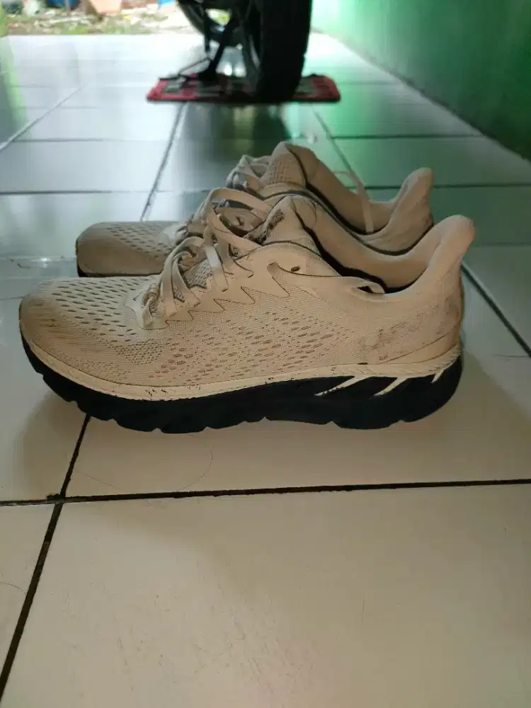 JuaL Sepatu HOKA no 41