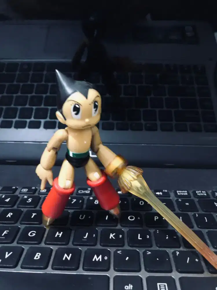 Di jual action figure astro boy vintage