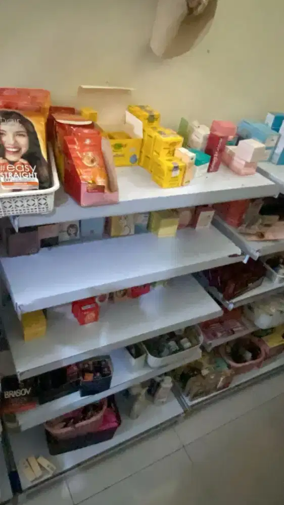Rak jualan untuk toko