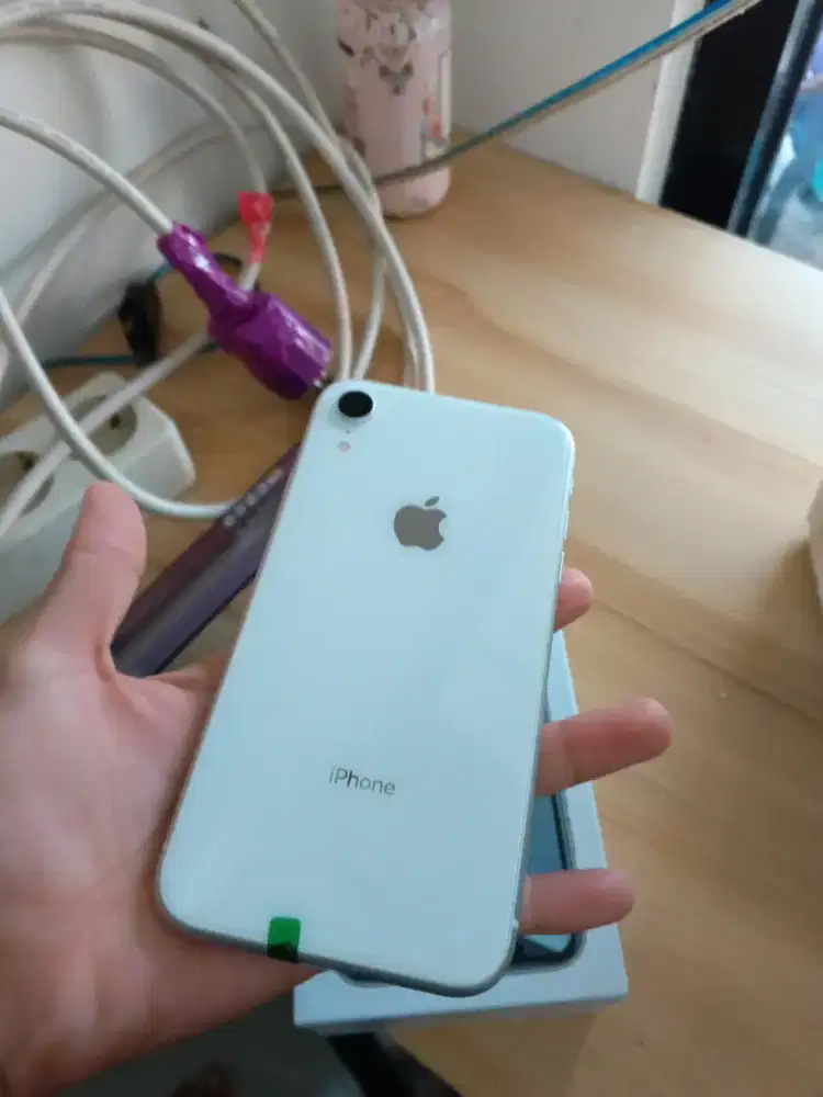 Dijual iPhone XR 64 GB Mulus no lecet baru 1 bulan pemakaian wanita