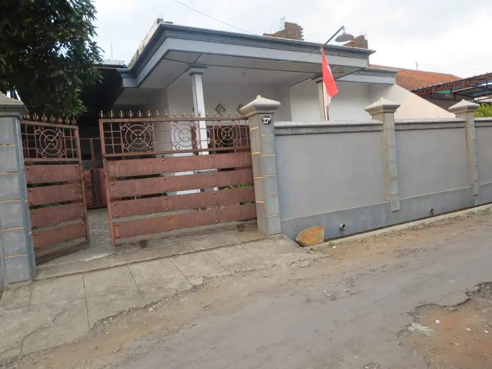 Dijual rumah 2 lantai deket kampus dan deket kota,cocok buat kosan