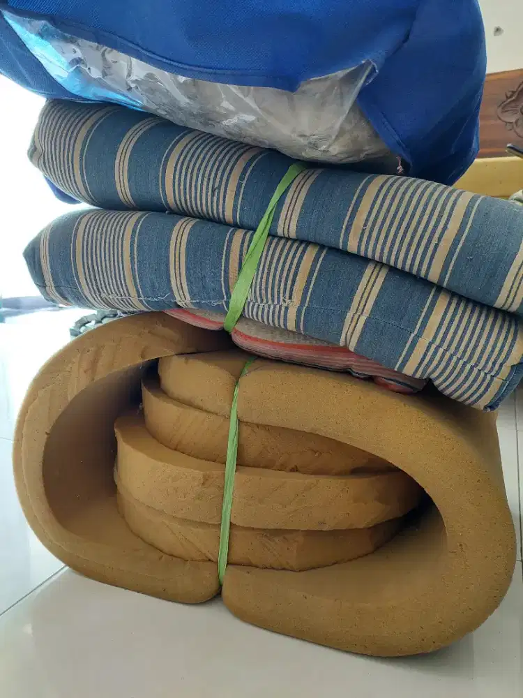 Dijual cepat bantal kapuk dan busa kursi