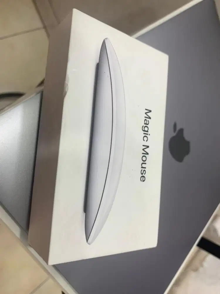 Macbook pro 2019 13inch 8/256gb IBOX