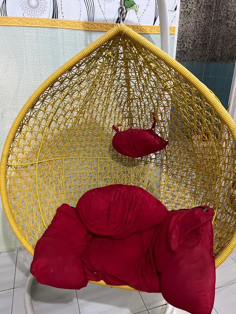 Ayunan rotan estetik kuning merah