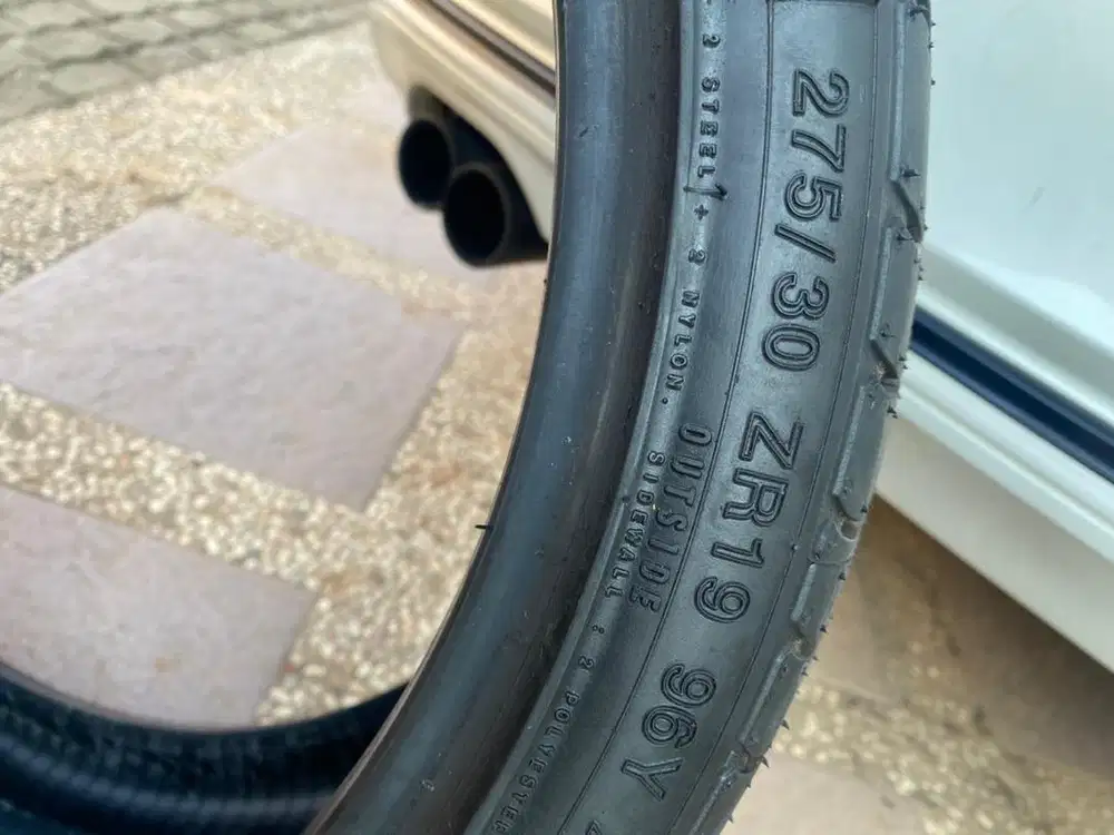 Ban Accelera phi 2 2025 275/30 R19 kondisi 99%