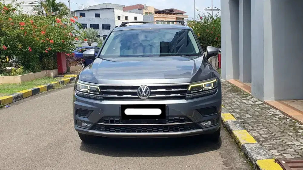 Km33rb vw tiguan allspace 2020 abu pajak panjang