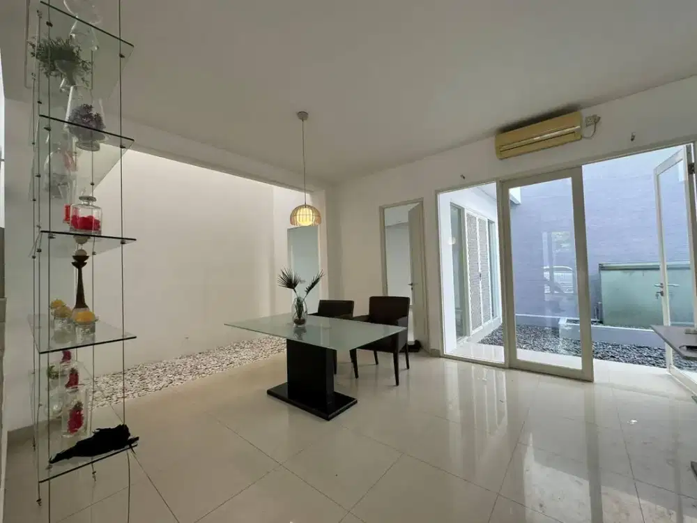 JUAL.RUMAH SEMI FURNISH MINIMALIS PAKUWON CITY
