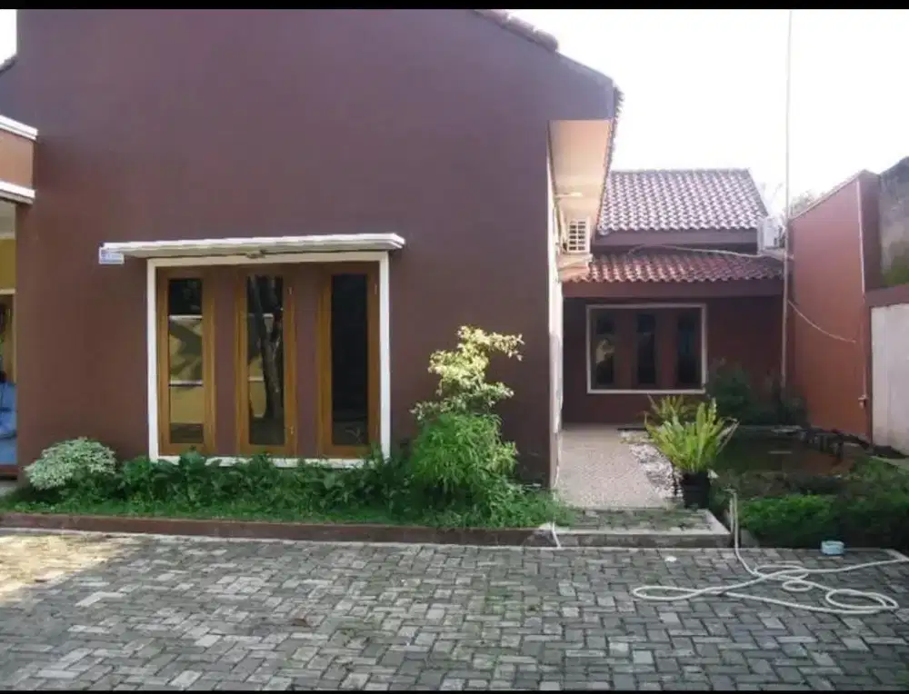 Dijual rumah beserta isinya