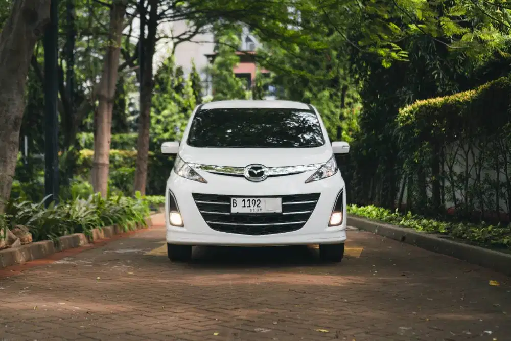 CBU Mazda Biante 2012 putih 2014 tgn1 serena