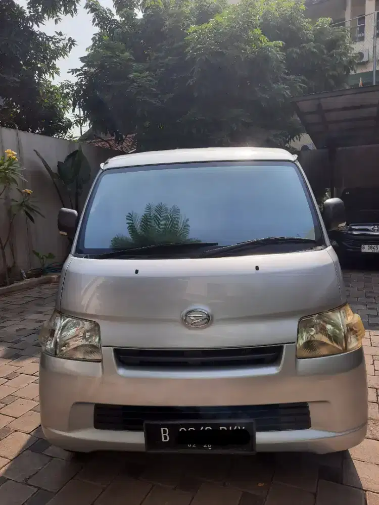Daihatsu Gran Max Minibus