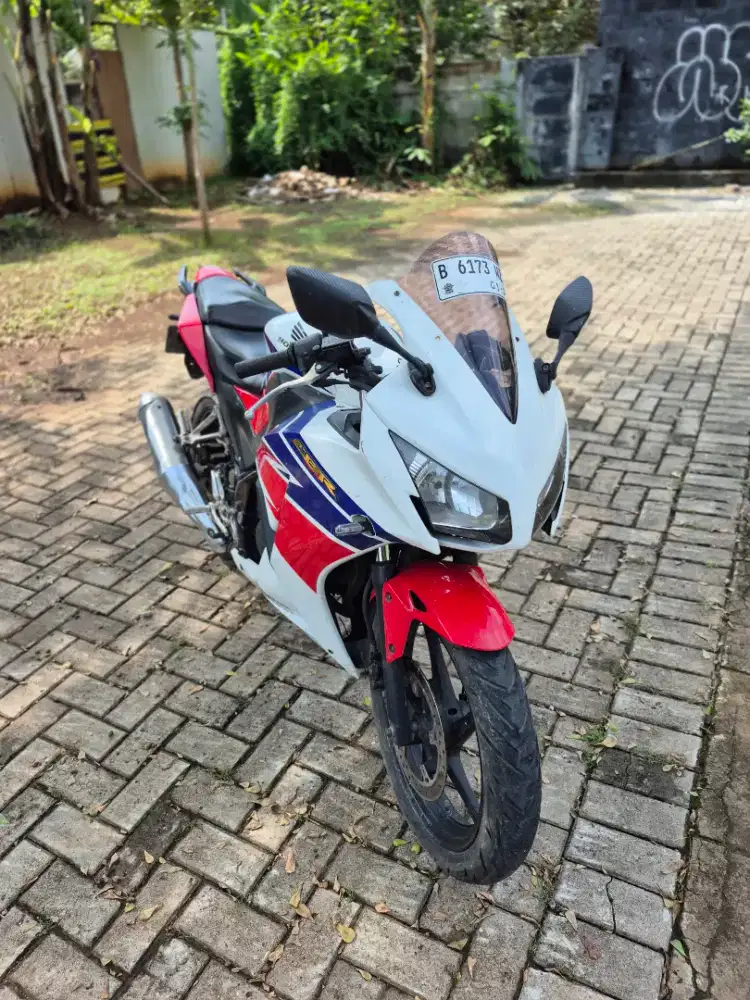 Dijual Honda CBR 150R tahun 2014 pajak hidup panjang mesin bagus
