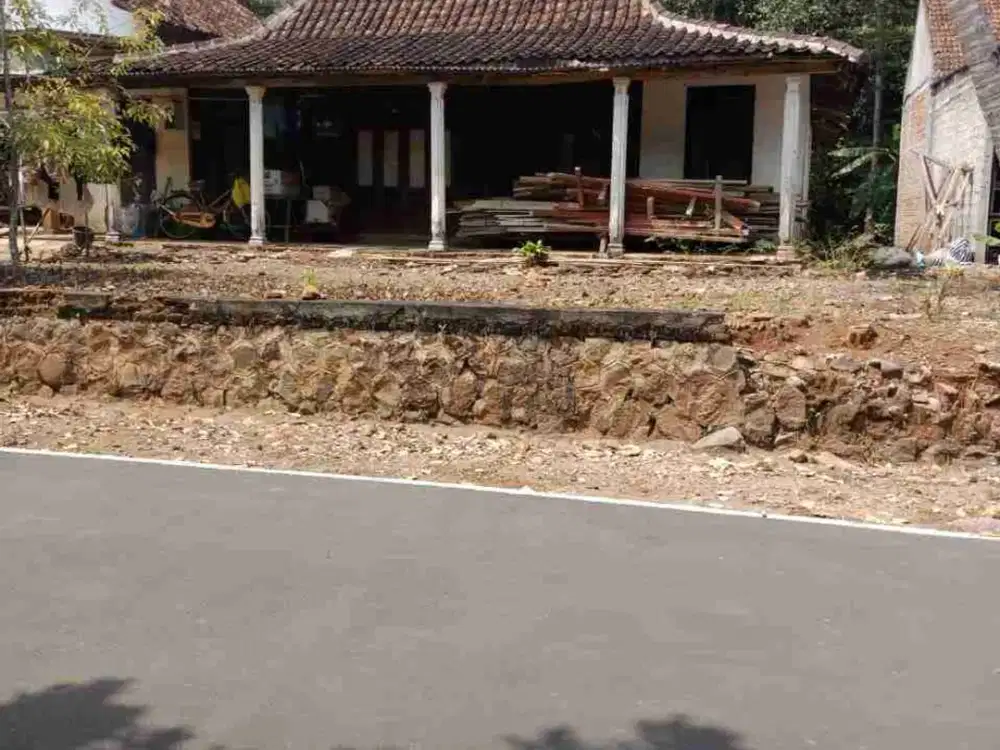 Jual tanah 930m² muka 10m & rumah siap huni , jalan 5m , timur pasar Sedayu jumantono karanganyar :