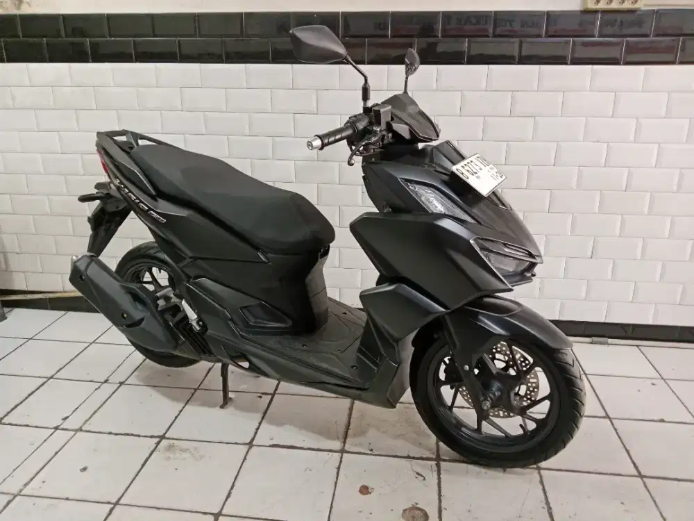 Dijual cepat vario 160 cbs 2023 km low