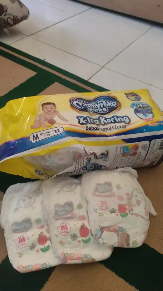 Pampers Mamy Poko Celana ukuran M