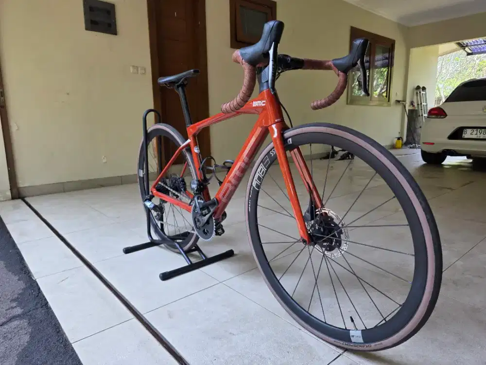 Sepeda roadbike BMC roadmachine one