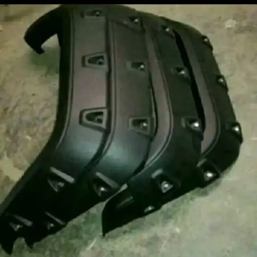 Asesoris gril spakbor mobil feroza
