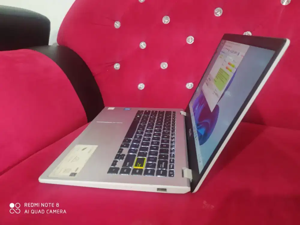 Asus Vivobook e410/premium kelas entry/KEYB BACKLIT/layar FHD/SSD 512