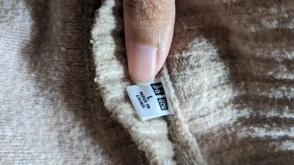 SWEATER WANITA UNIQLO V NECK