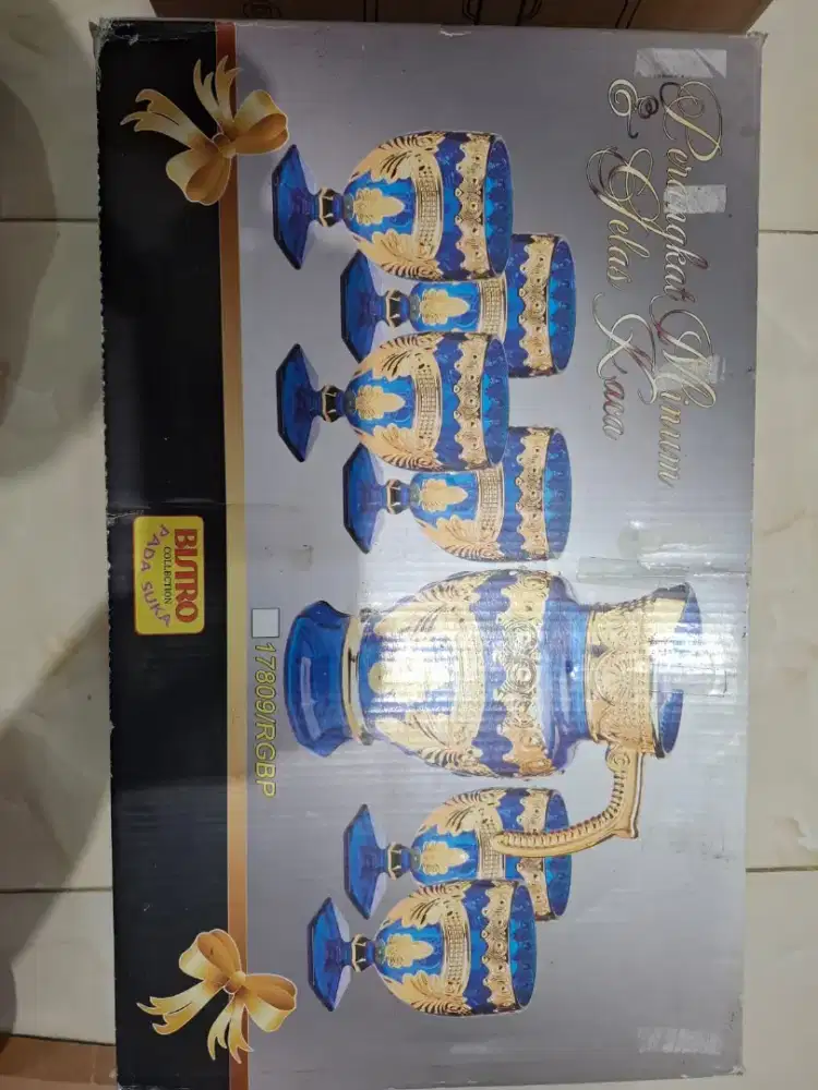 Perangkat minum gelas kaca bisa untuk souvenir