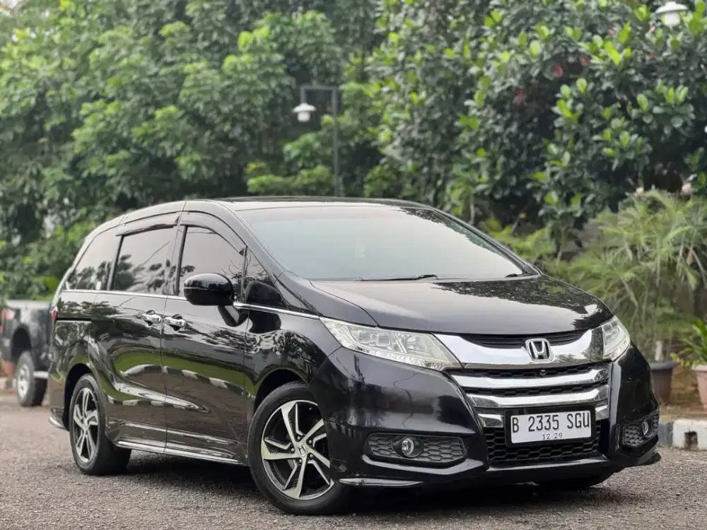 Odyssey 2.4 E CVT 2015 Hitam Mutiara