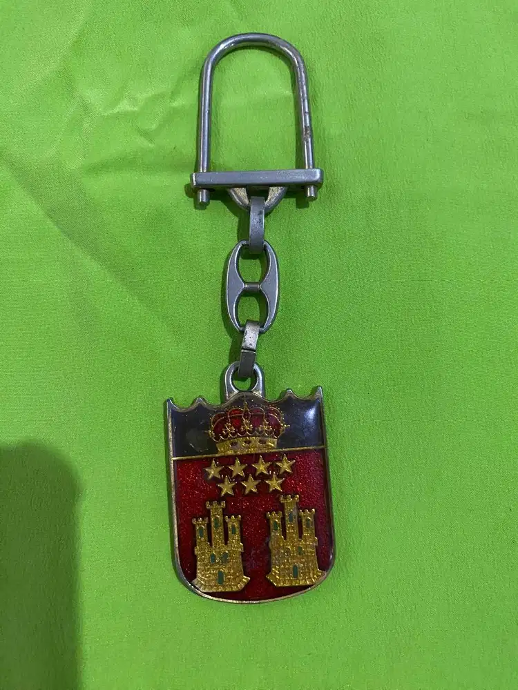 SOUVENIR DARI SPAIN/ SPANYOL - GANTUNGAN KUNCI MADRID – PRELOVED