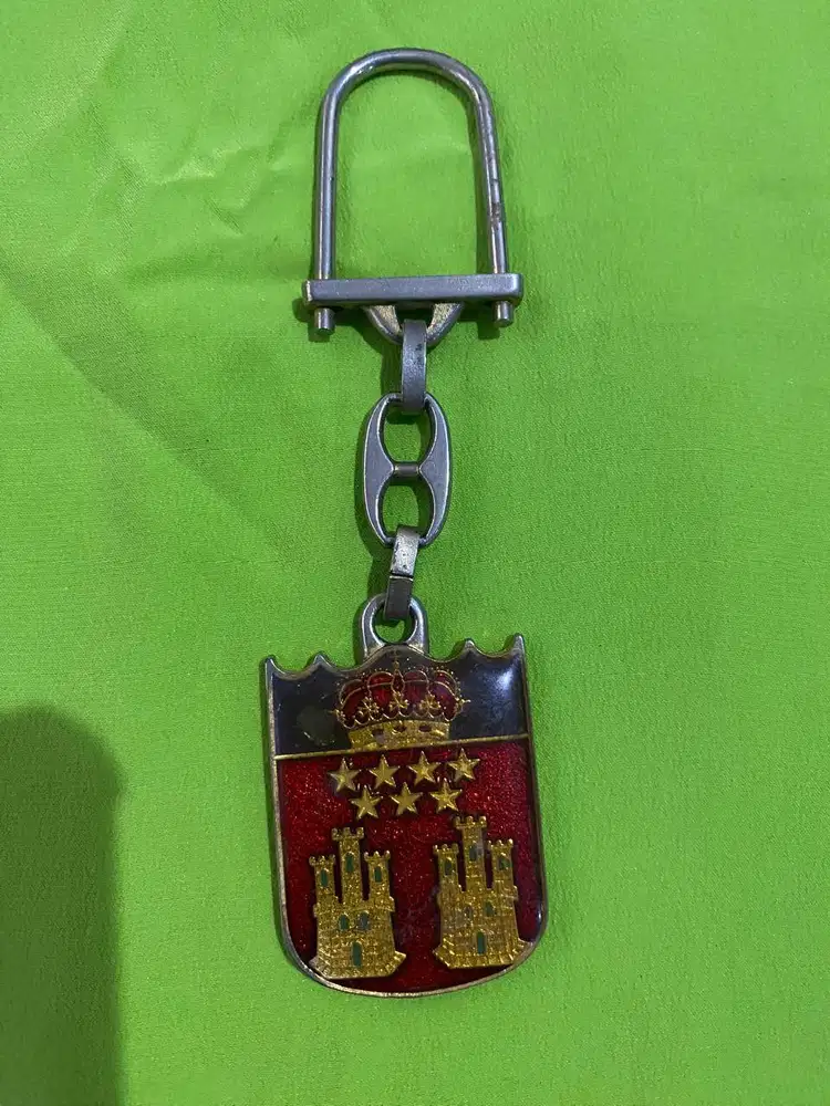 SOUVENIR DARI SPAIN/ SPANYOL - GANTUNGAN KUNCI MADRID – PRELOVED
