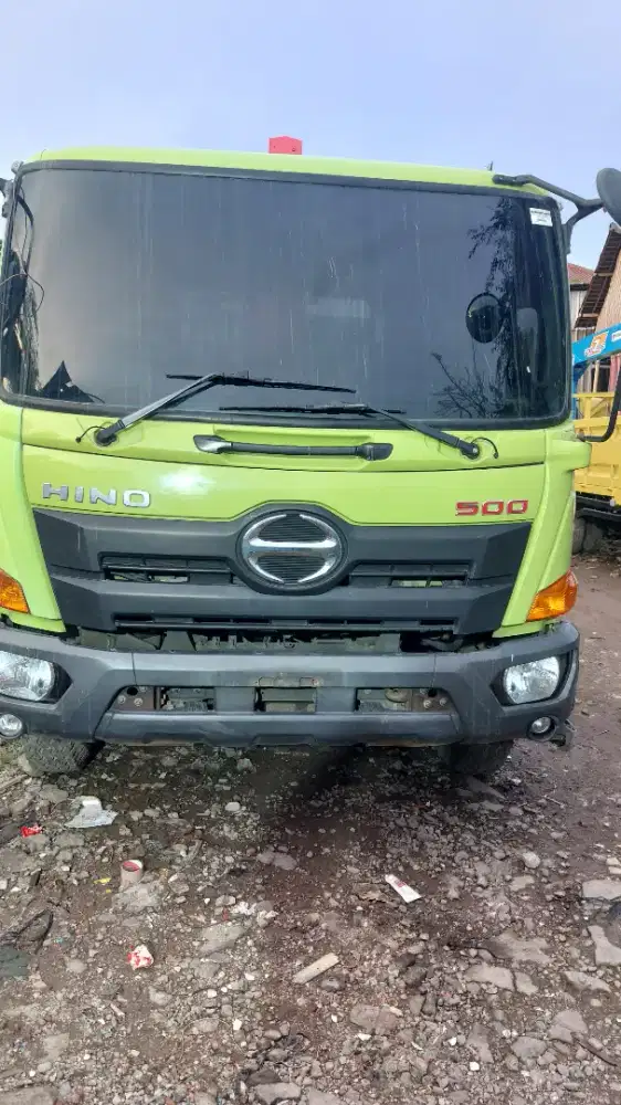 Dijual truck crane hino 500 engkel tahun 2018 crane unic 5ton k silang