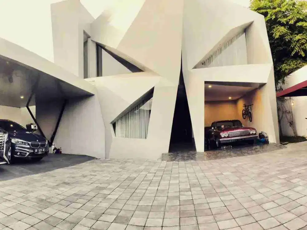 RUMAH MEWAH + KOLAM RENANG