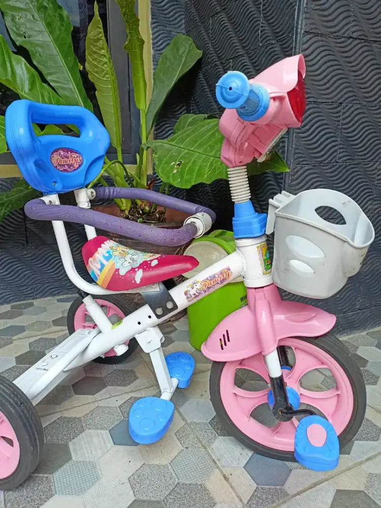 Dijual sepeda anak roda 3 masih bagus murah