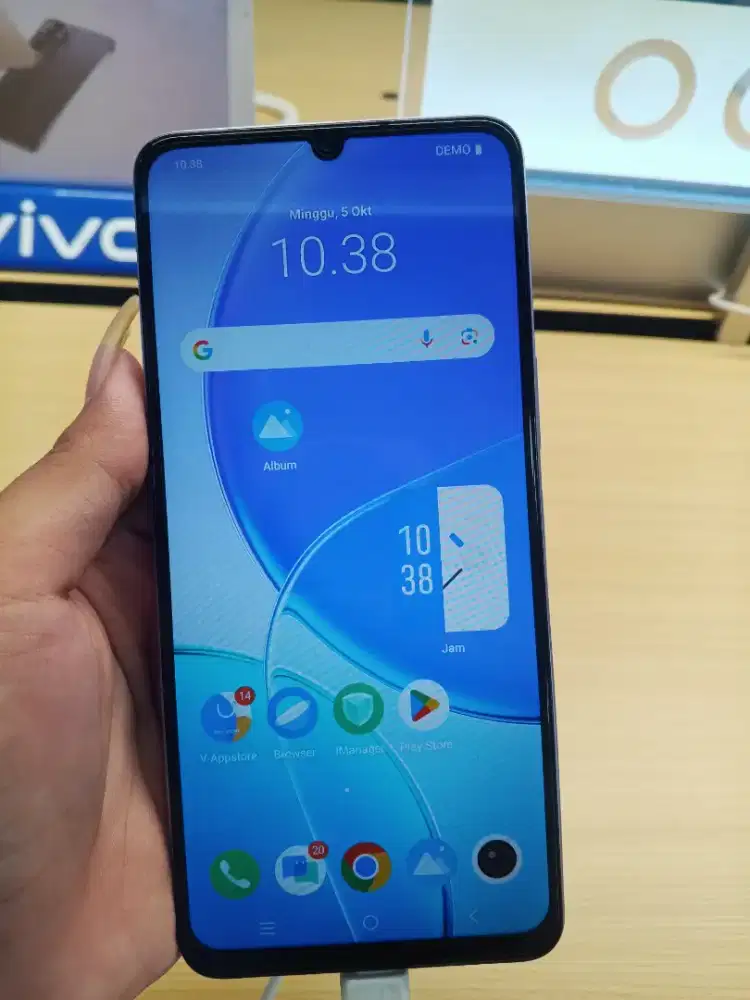 Vivo y04s green & violet