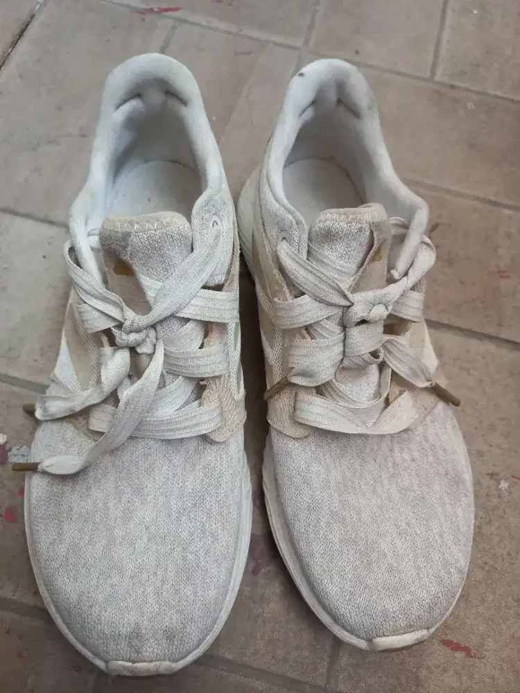 SEPATU WANITA BRANDED