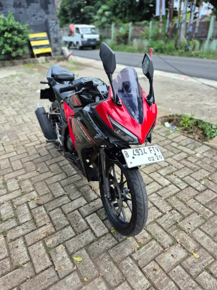 Dijual Honda CBR 150R Facelift tahun 2019 ABS surat lengkap