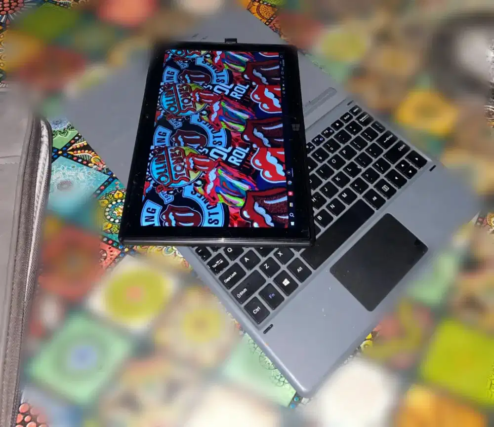 Laptop 2in1 bisa lepas pasang