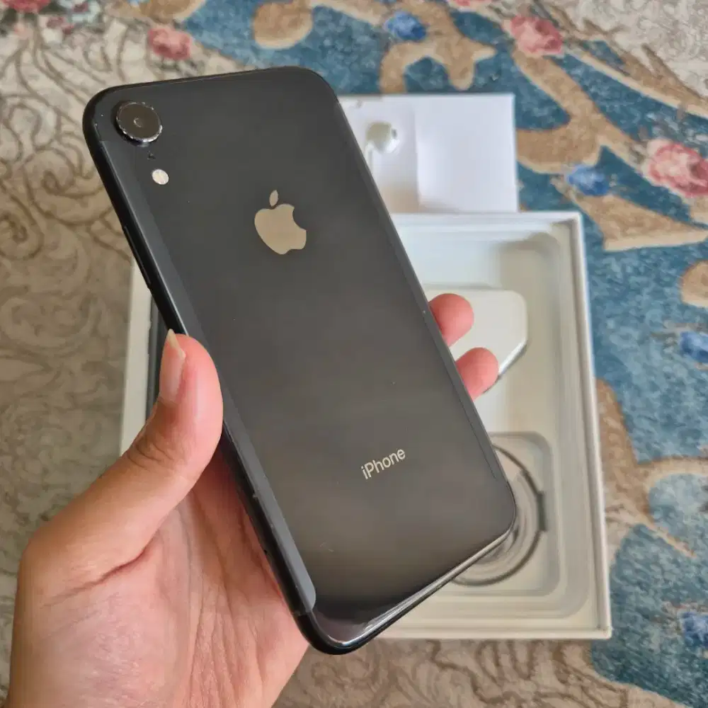 iPhone XR 64gb Fullset Nominus (Hitam)