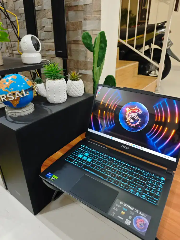 Laptop MSI Cyborg 15 RTX4060 I7 12650H x rog tuf victus