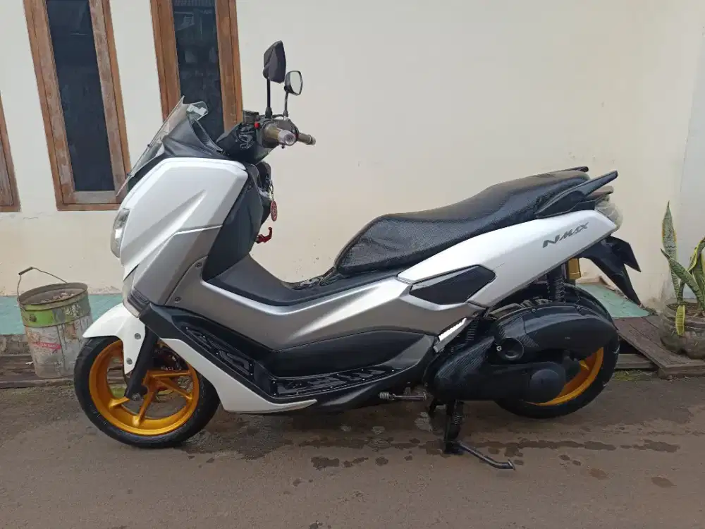 Di jual nmax old non abs 2018 lengkap modif cakep