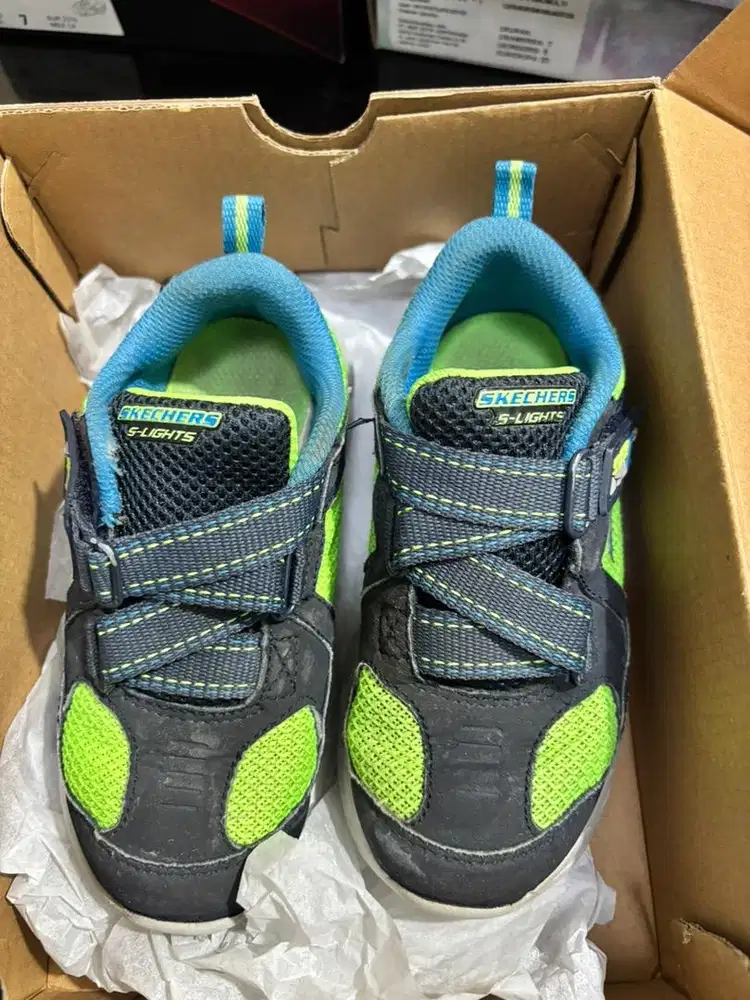 Sepatu anak sketchers