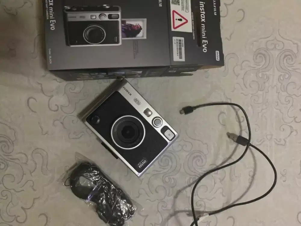 Polaroid Camera (FUJI) Instax mini Evo, Hitam