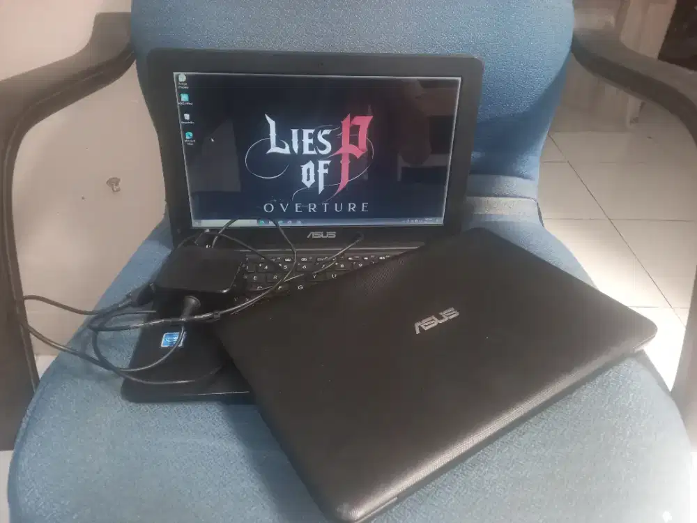 2 Laptop 1 Charger, Asus E202S (minus)
