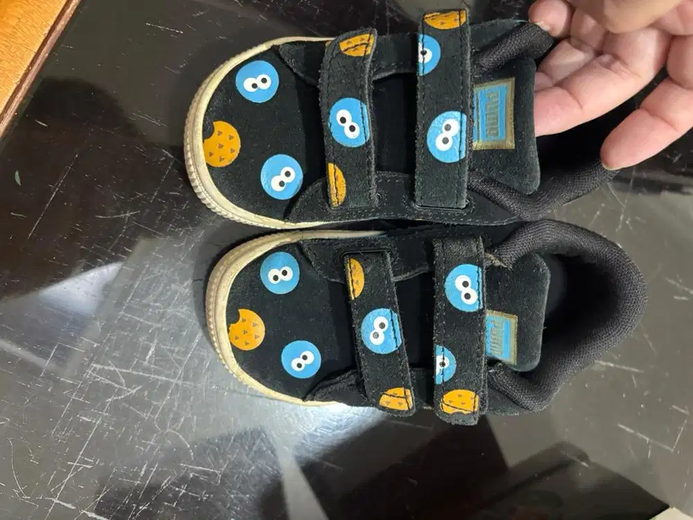 Sepatu puna anak