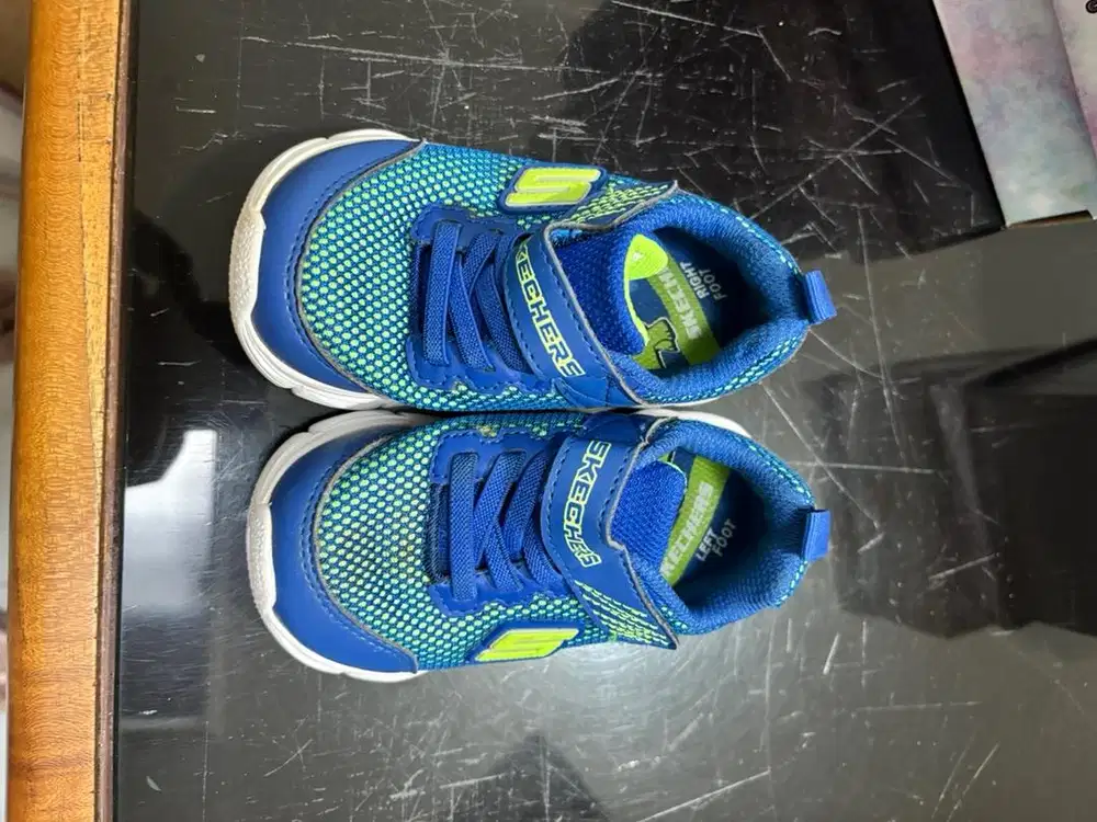Sepatu sketchers anak laki