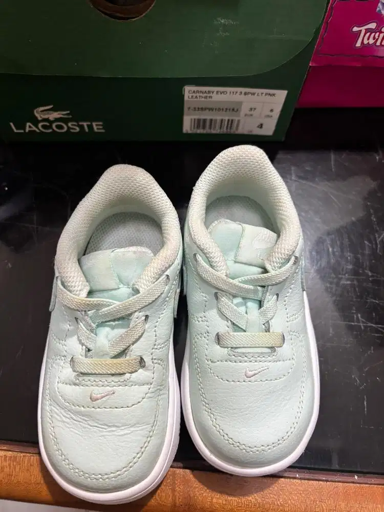 Sepatu anak nike