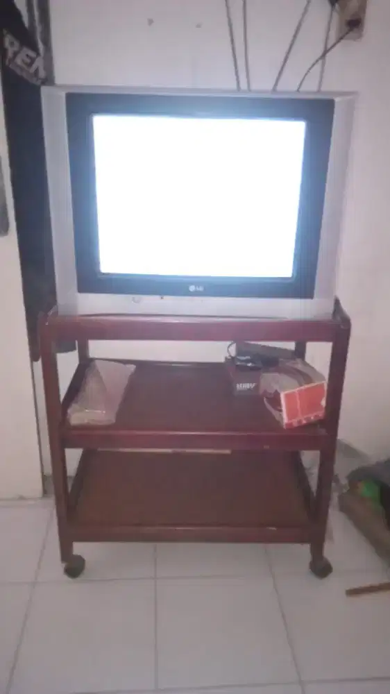 Jual TV tabung LG 21 inchi plus rak nya