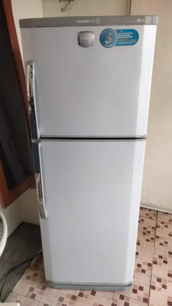 Dijual kulkas LG 2 pintu