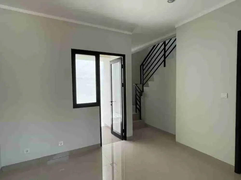 Di Sewakan Rumah baru 2 Lantai Cluster Regia